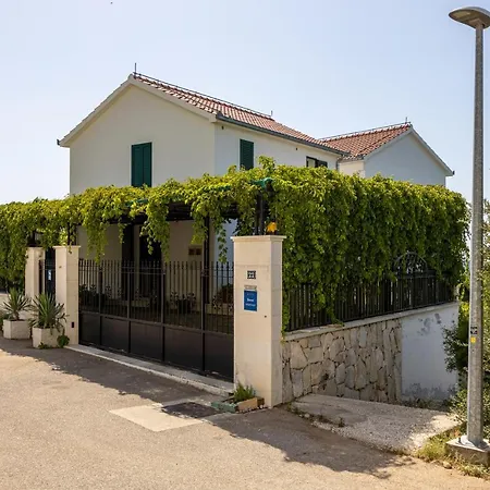 Beautiful Goldy Appartement
